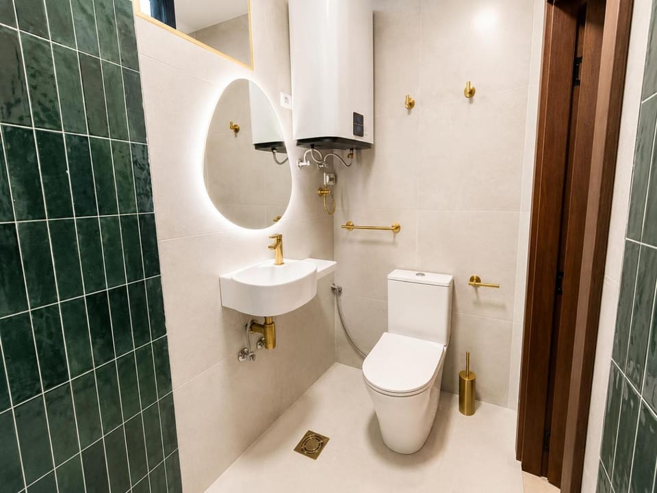 Shower, Toilet, Bathroom