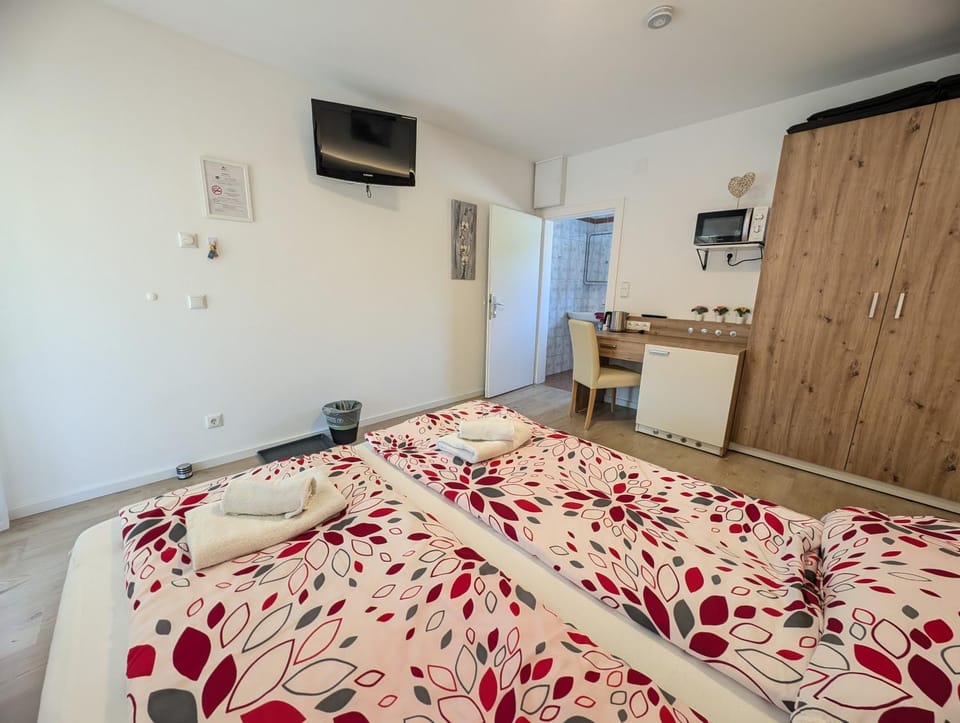 See 10 - Geräumiges Terrassen-Studio in Seenähe Apartment in Carinthia, Austria