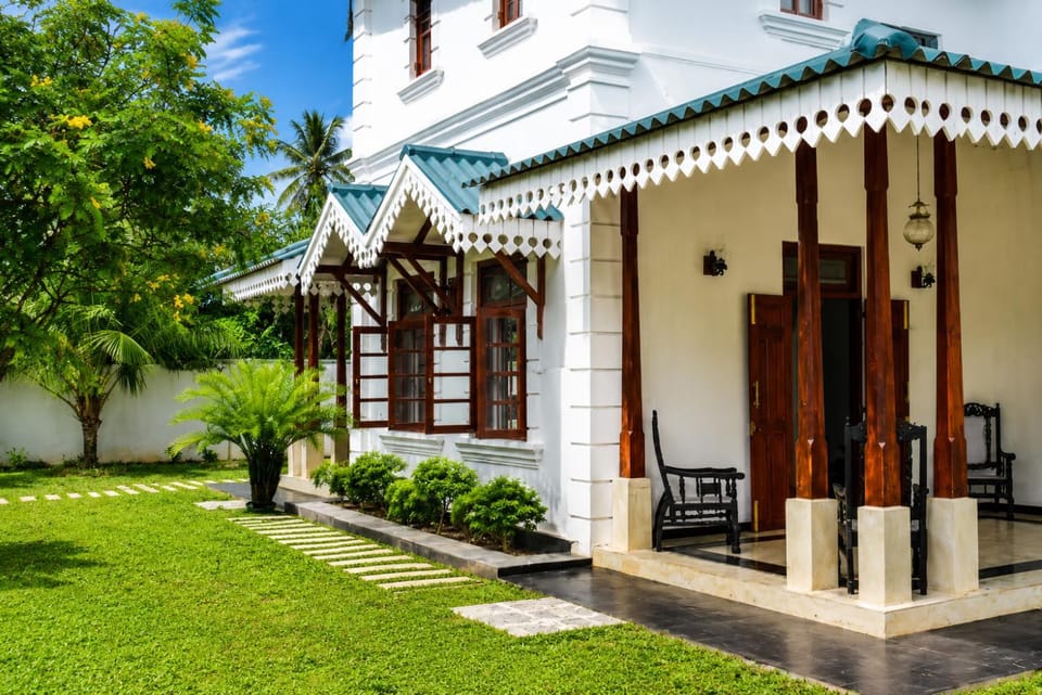 Property building, Patio, Day, Garden, Garden, Garden view