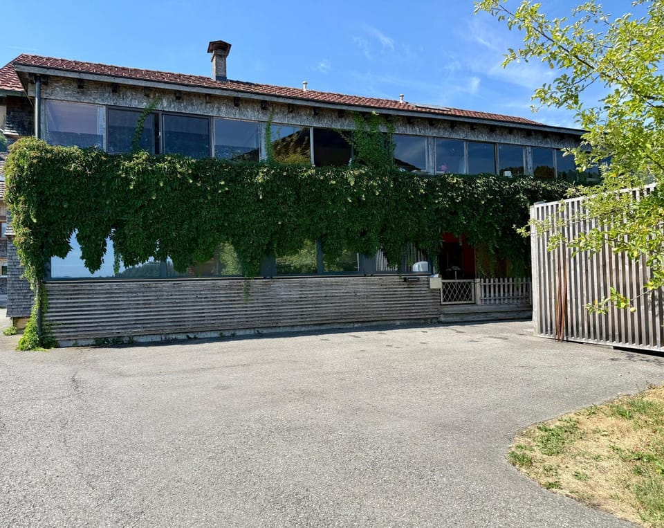 Property building, Facade/entrance, Parking