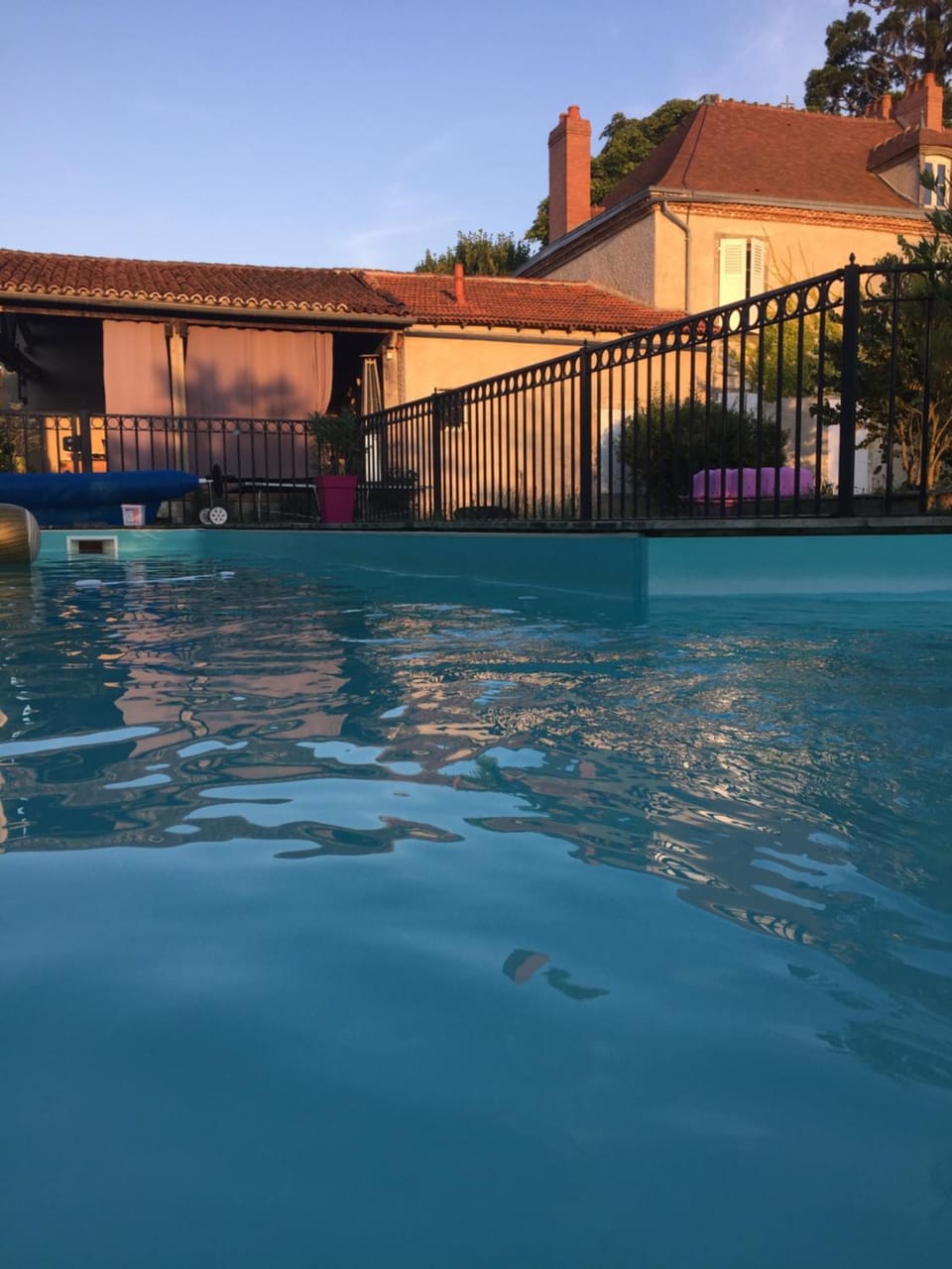 grand gîte famille piscine climatisé House in Auvergne-Rhône-Alpes