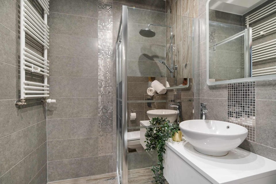 Shower, Toilet, Bathroom