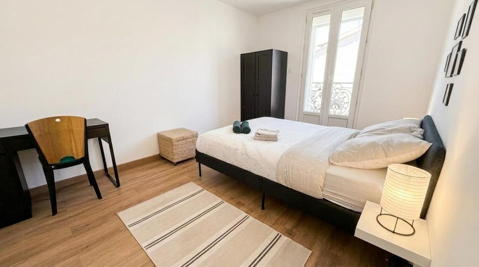 Bed, Photo of the whole room, Bedroom