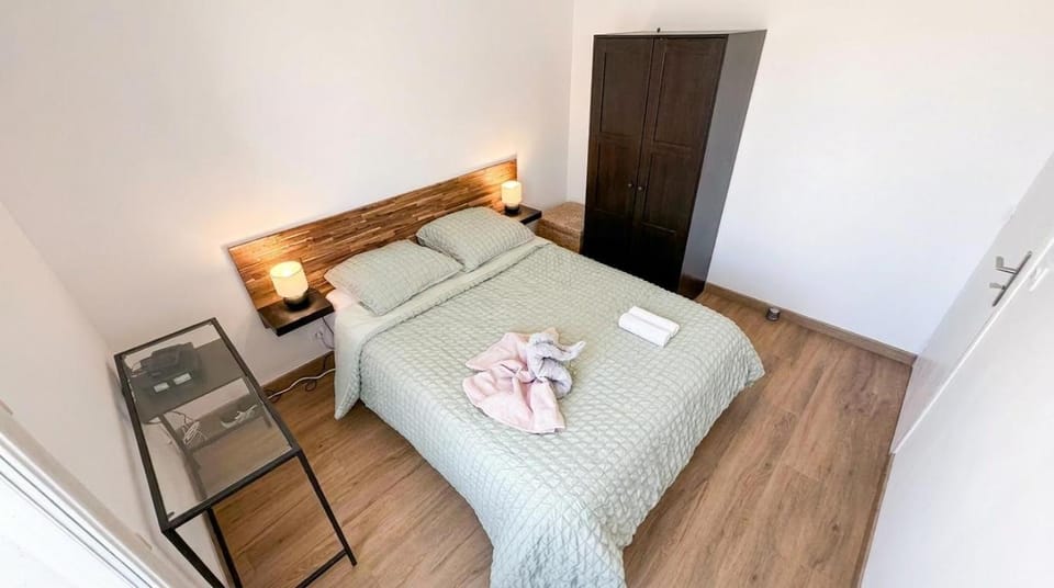 Bed, Photo of the whole room, Bedroom