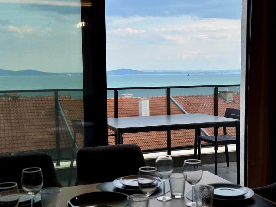 Living room, Sea view