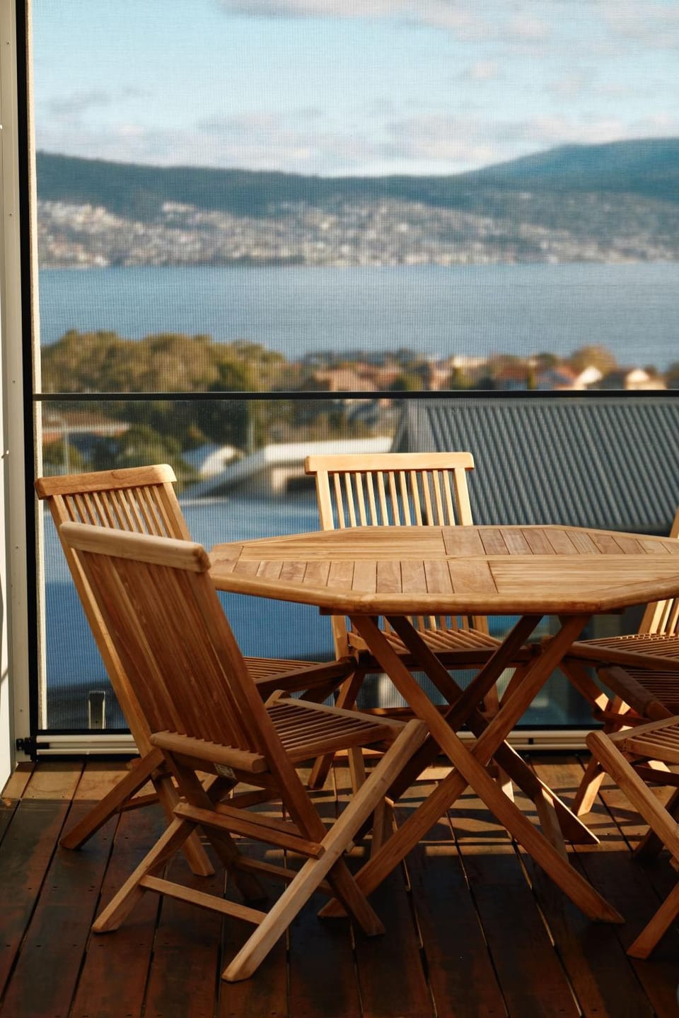 Prime Howrah - Near CBD Airport Shops & Sea Views House in Tasmania