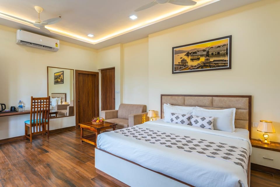 Photo of the whole room, Bedroom