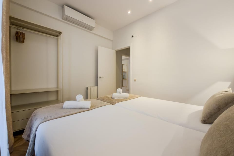 Bed, Photo of the whole room, Bedroom, towels, air conditioner