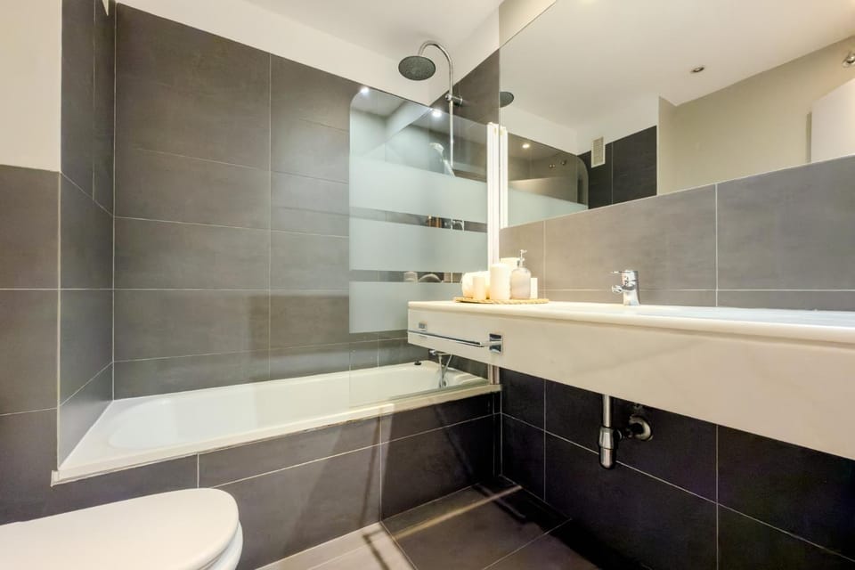 Bathroom, Bath