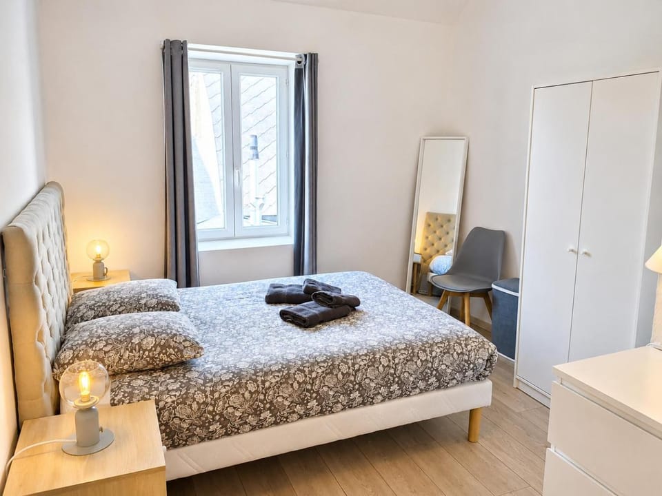 Bed, Photo of the whole room, Bedroom, flat iron, storage, towels, wardrobe