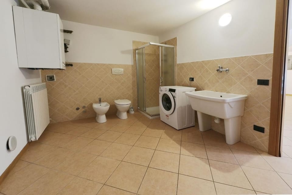 Bathroom, washing machine