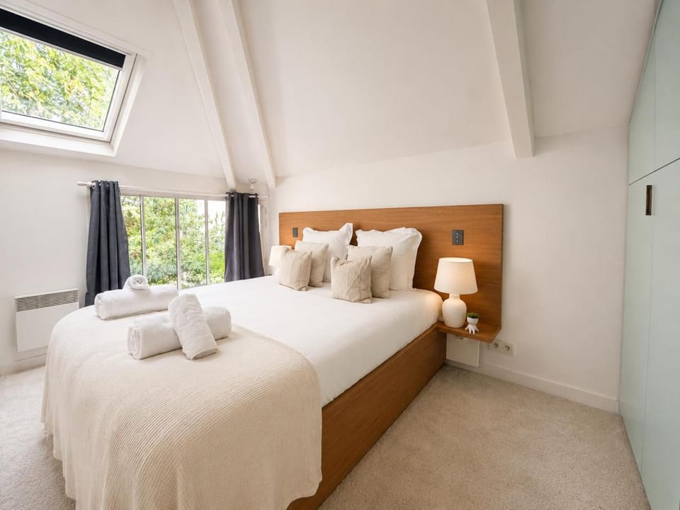 Bed, Bedroom