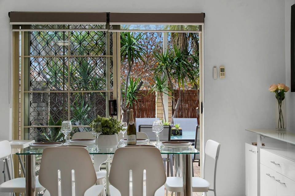 Patio, Dining area