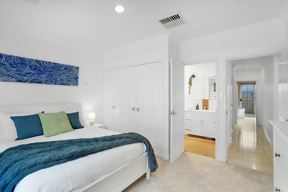 Bed, Bathroom, Bedroom, wardrobe