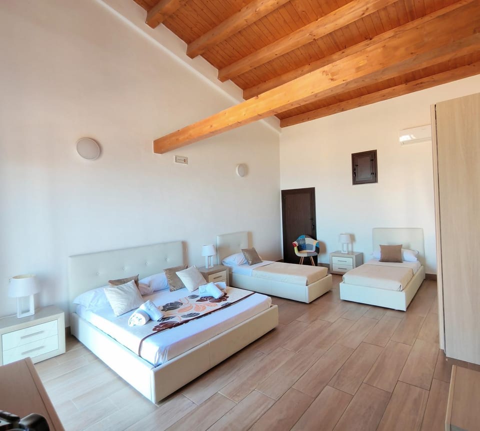 Bed, TV and multimedia, Photo of the whole room, Bedroom, Sea view