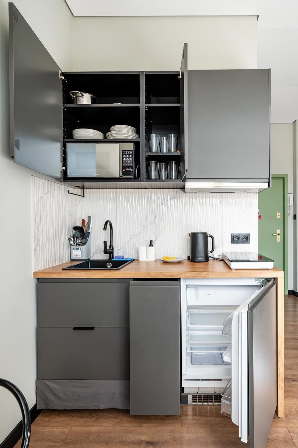 Kitchen or kitchenette, oven, stove