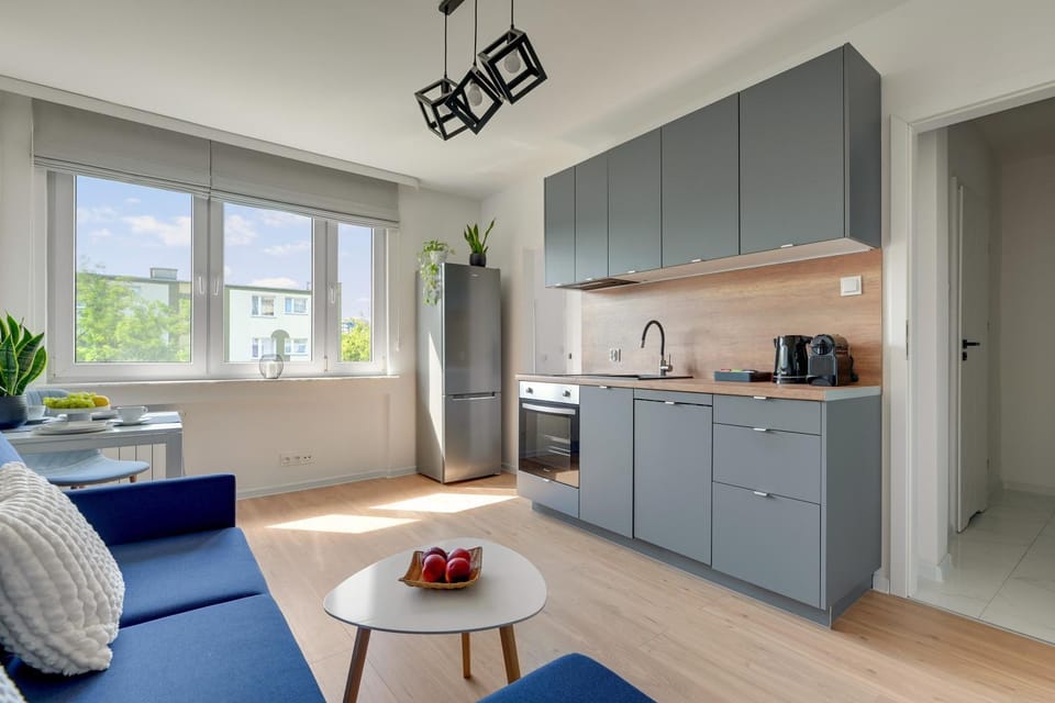 Coffee/tea facilities, Kitchen or kitchenette, Living room, Seating area, Dining area, stove