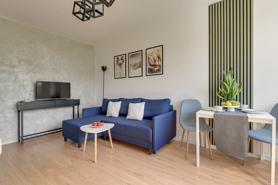 TV and multimedia, Living room, Seating area, Evening entertainment