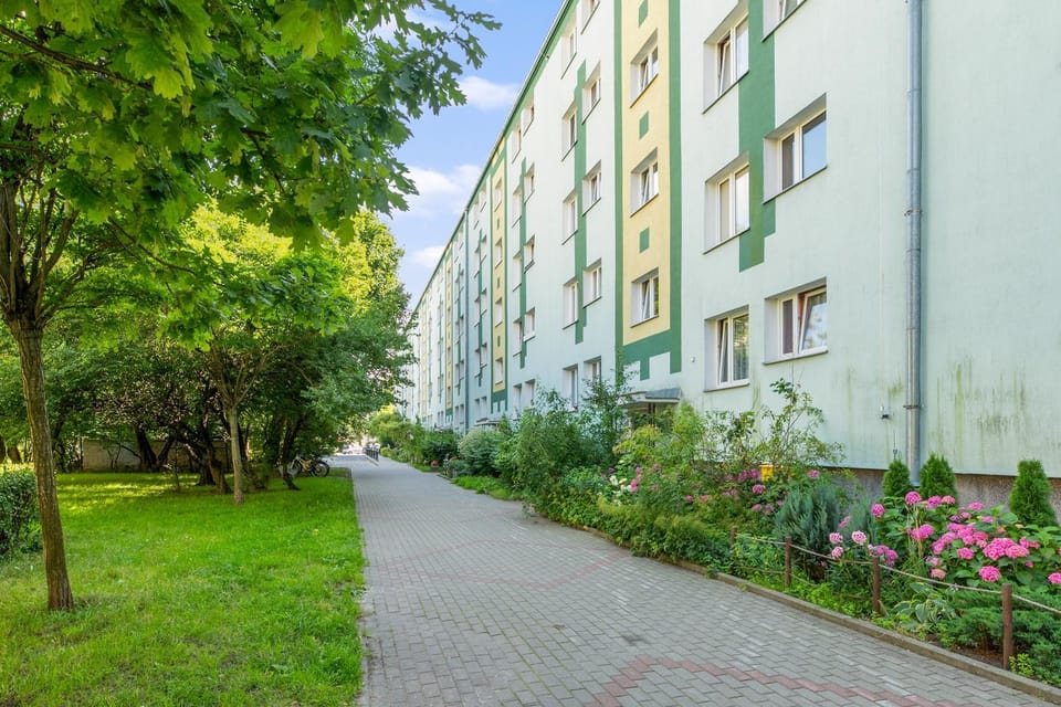 Property building, Spring, Day, Neighbourhood, Natural landscape, Garden, Garden view, Street view