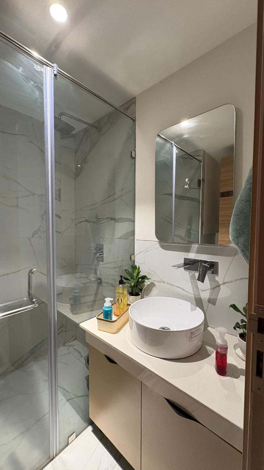 The Halo Loft - Jacuzzi - Skyline Views - M3M Lofts 74 Apartment in Gurugram