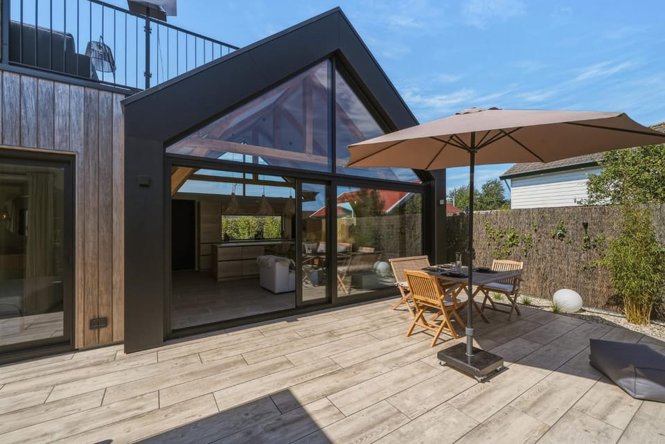 Property building, Balcony/Terrace