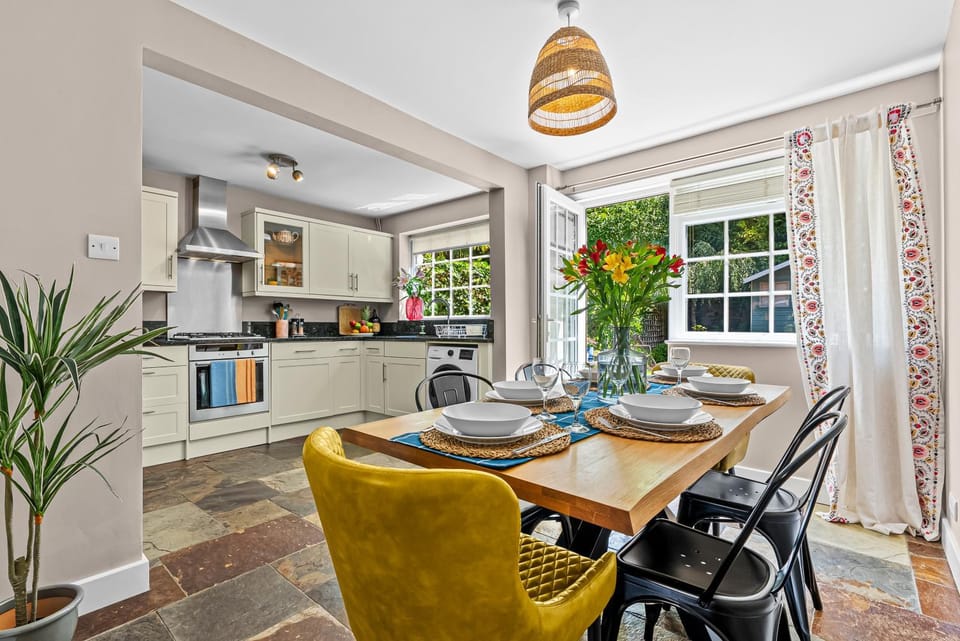 Dining area, dishwasher, oven, stove, washing machine, kitchen