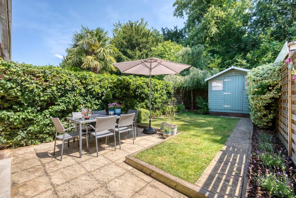 Garden, Dining area