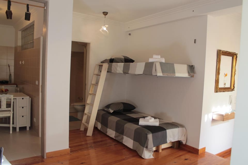 Photo of the whole room, Decorative detail, bunk bed