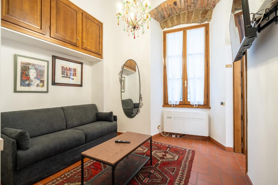 The Phoenix Renaissance 1 min to Signoria square Apartment in Florence