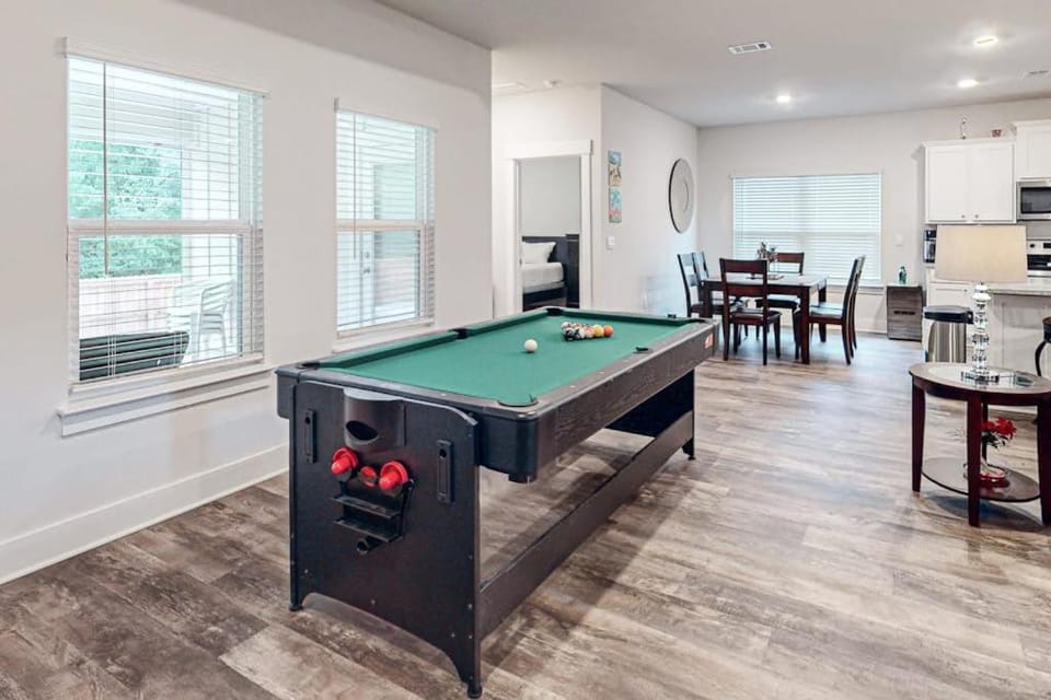 Gorgeous coastal home with plenty of space close to everything - dog friendly House in Pensacola Beach