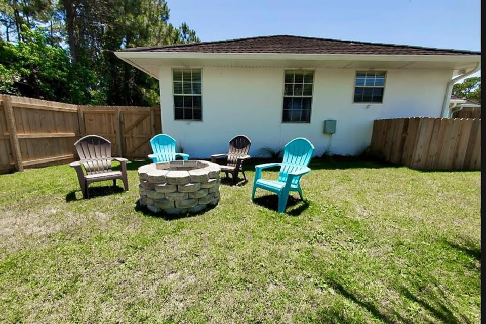 Gorgeous coastal home with plenty of space dock and outdoor area House in Pensacola Beach