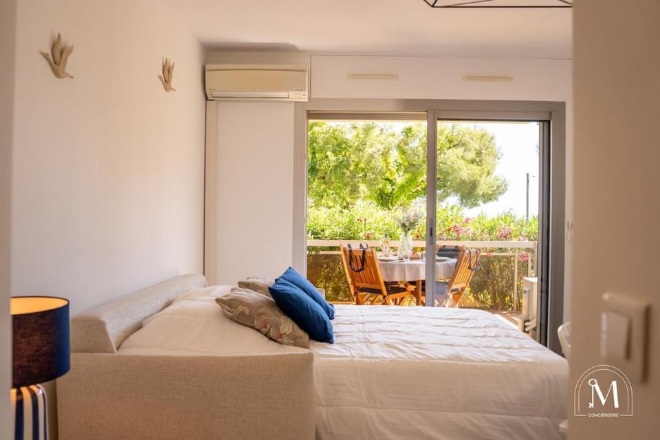 Charmant T2 avec terrasse à Bandol Apartment in French Riviera