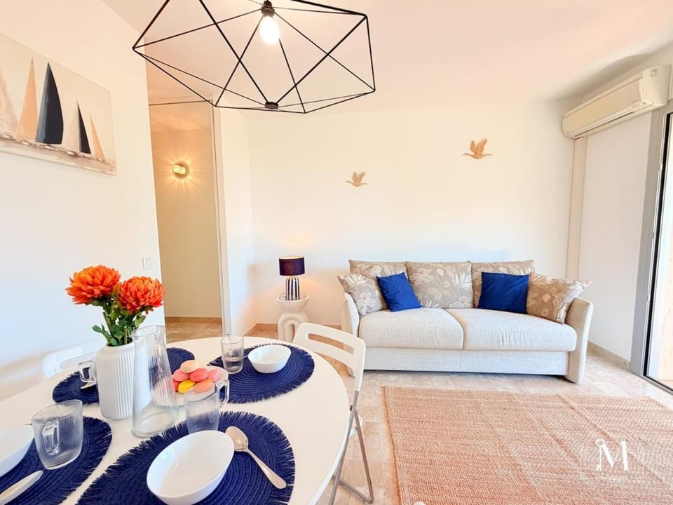 Charmant T2 avec terrasse à Bandol Apartment in French Riviera