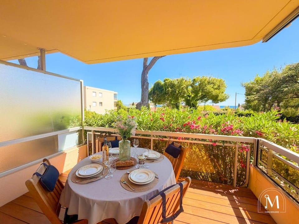 Charmant T2 avec terrasse à Bandol Apartment in French Riviera