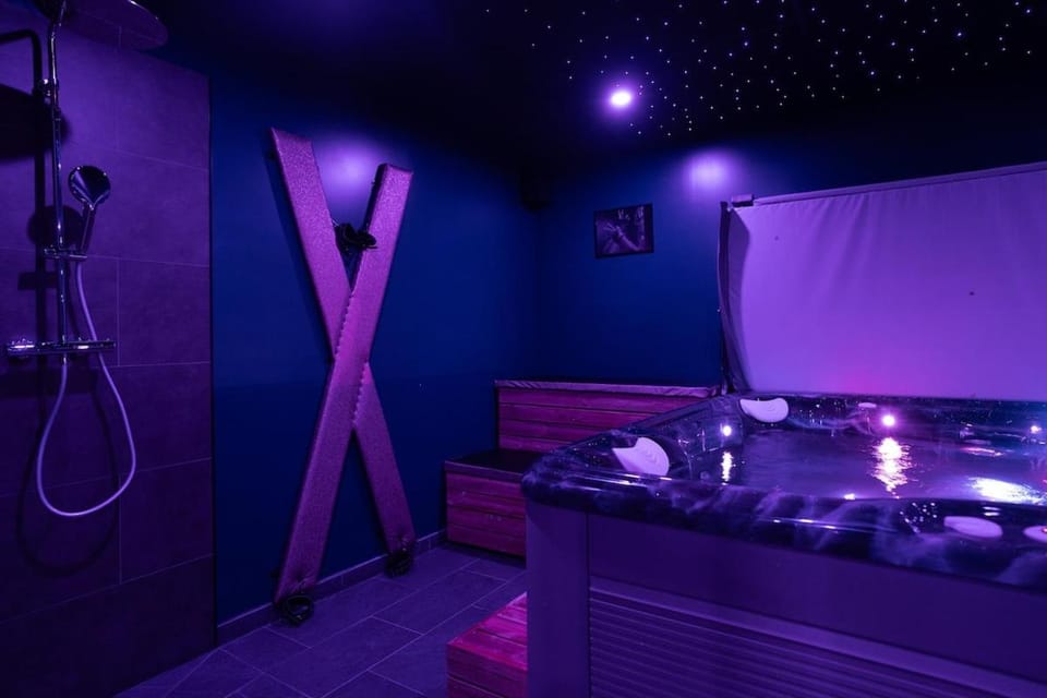 Espace Evasions Loveroom - Le Donjon 20h-9h Apartment in Toulouse