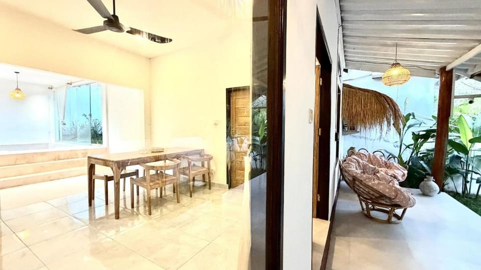 2BR Private Pool Villa, 2 Min from Kuta Beach Villa in Pujut