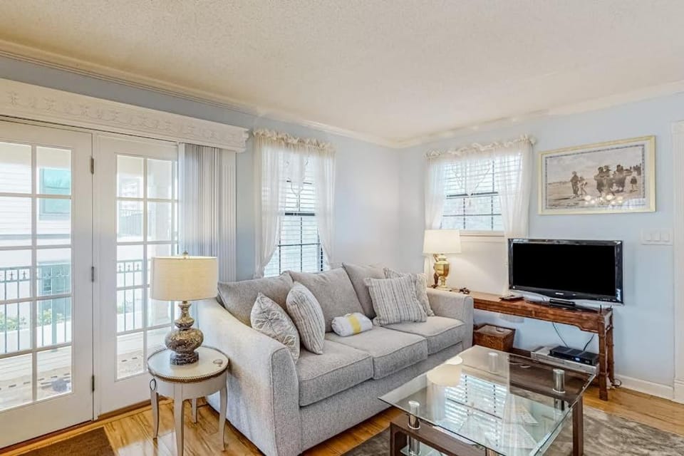 Charming home with wraparound balcony & central AC - half block to the beach House in Miramar Beach