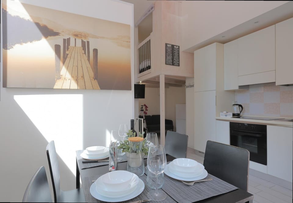 Kitchen or kitchenette, Living room, Seating area, Dining area, pet friendly, stove