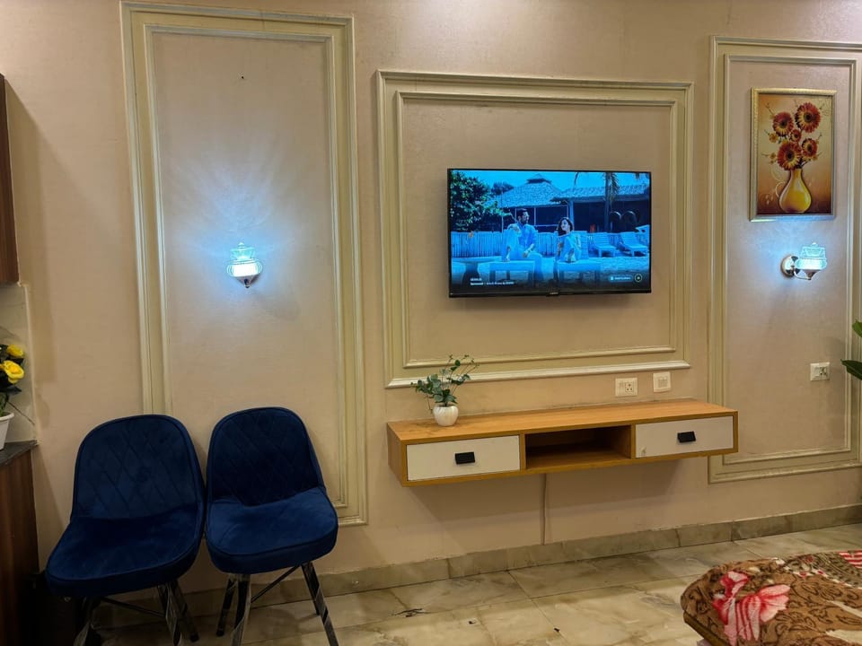 Kanishk stay Bed and Breakfast in Noida