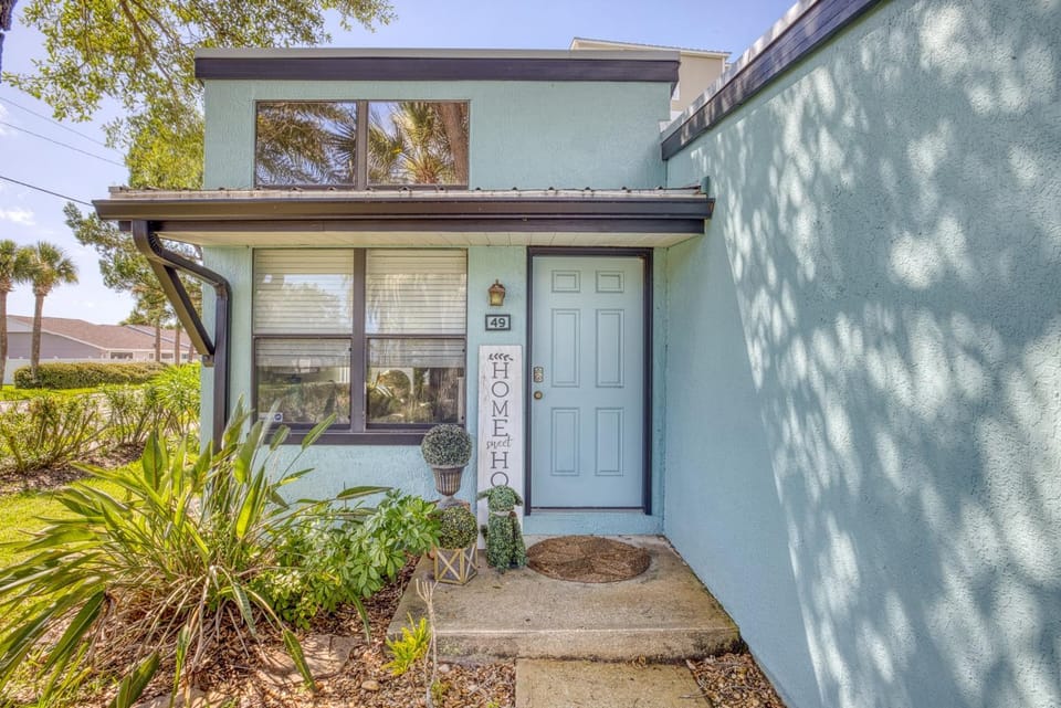 Dolphin Cove 49 with Boat Slip Near Beach & Flagler Ave Apartment in New Smyrna Beach