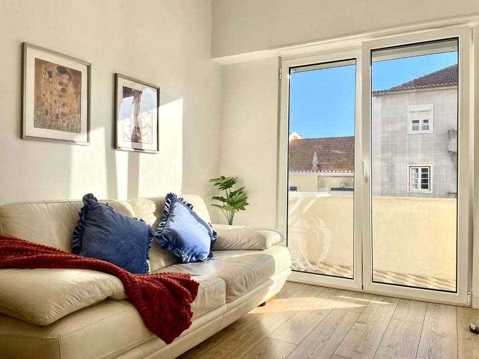 Charming 2-Bedroom Apartment in Almada, Near Lisbon Apartment in Lisbon District