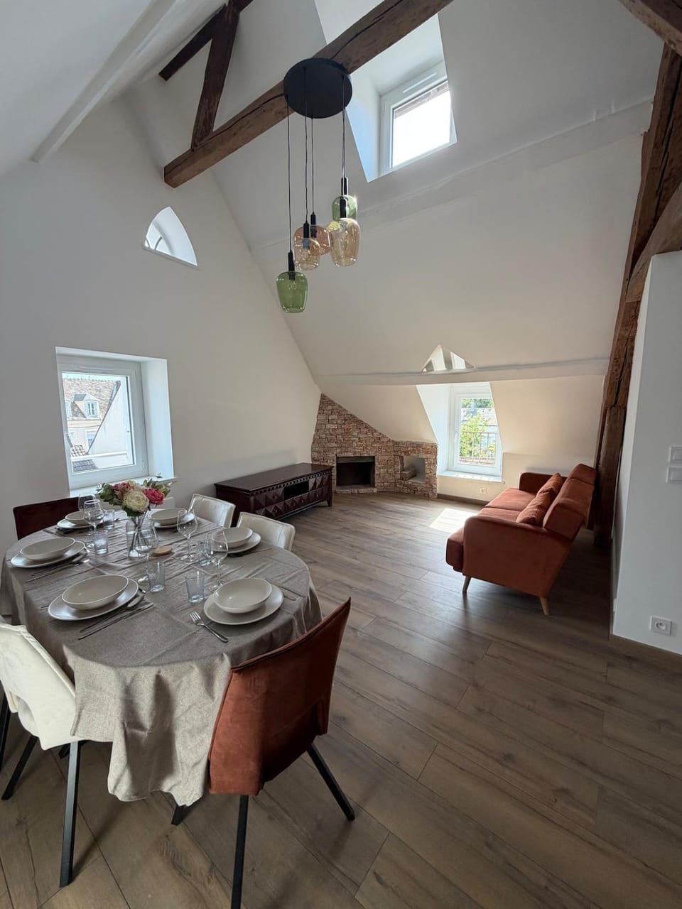 Apartment with cathedral-style living room, unique character Apartment in Île-de-France