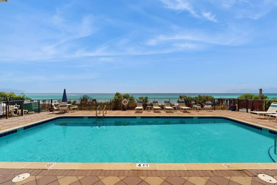 Cozy Gulf-front home with 2 beach chairs - short distance to entertainment House in Miramar Beach