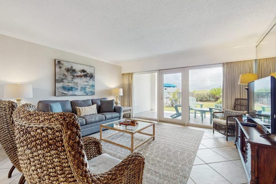 Cozy Gulf-front home with 2 beach chairs - short distance to entertainment House in Miramar Beach