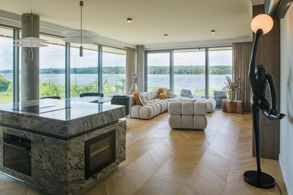 Stylish Waterfront Apartment - BOOK IT Warsaw Apartment in Masovian Voivodeship
