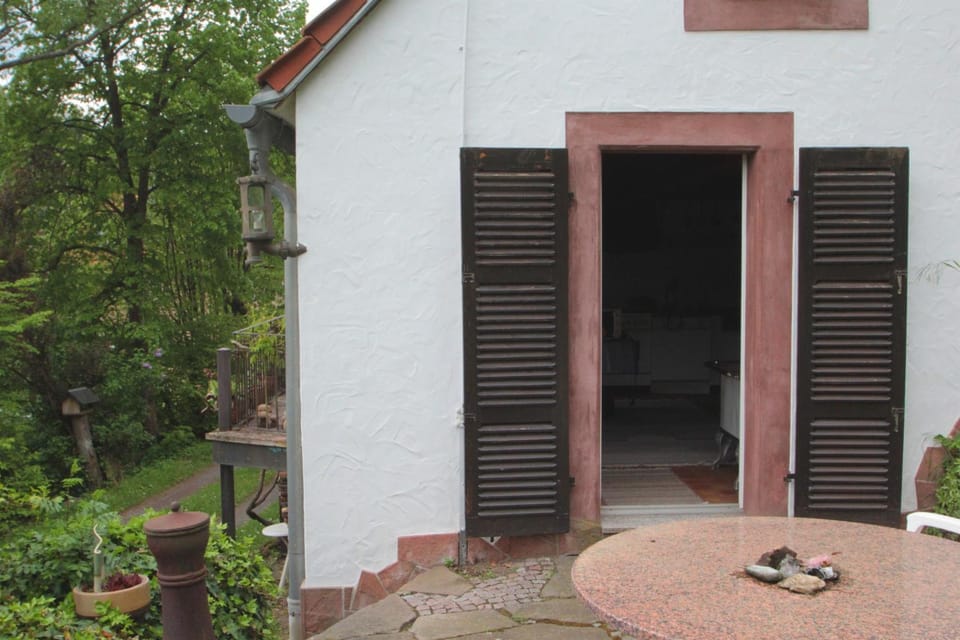 Property building, Day, Garden, Balcony/Terrace