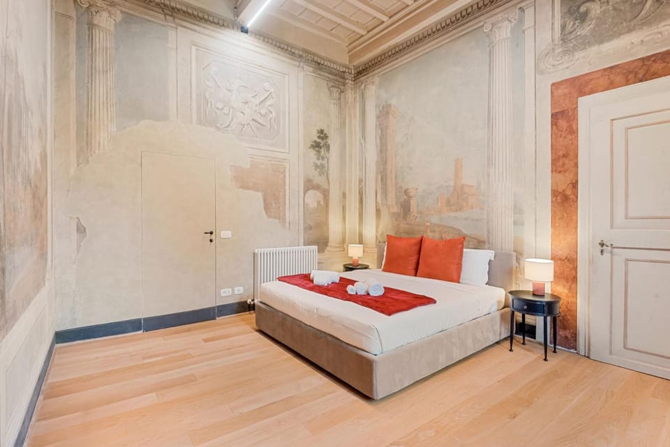 Golden Luxe, Palazzo delle Belle Arti Apartment in Florence