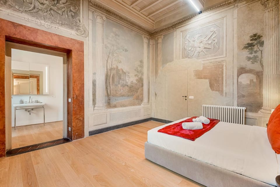 Golden Luxe, Palazzo delle Belle Arti Apartment in Florence