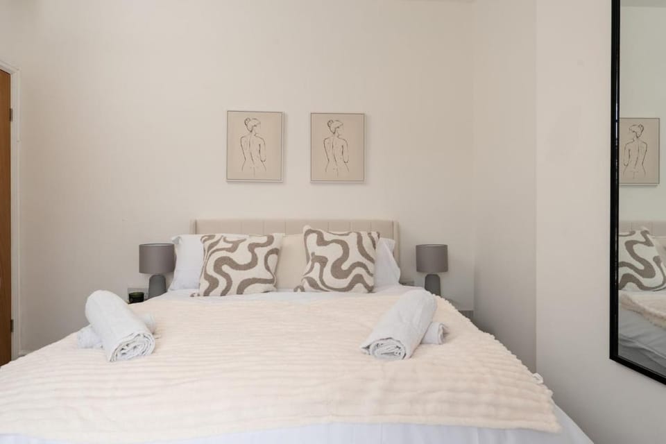 Stylish Southport Home Sleeps 4 House in Southport