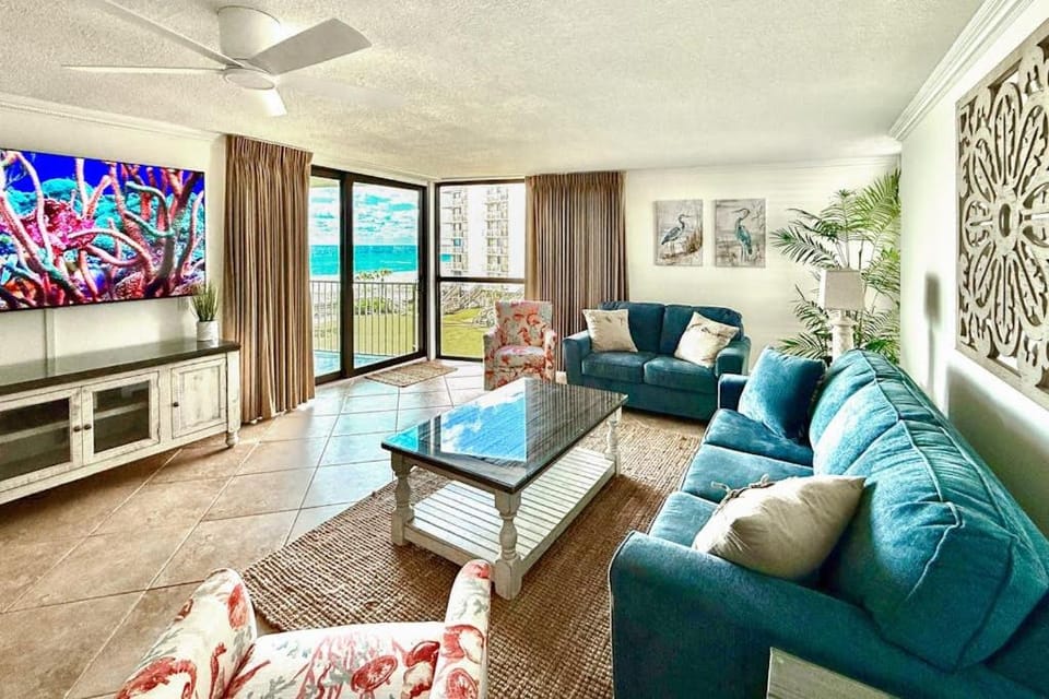 Gorgeous beachfront condo shared pool and beach access House in Miramar Beach